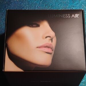 Brand New Luminous Airbrush Make Up System